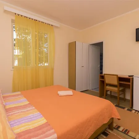 Apartment And Ivica *